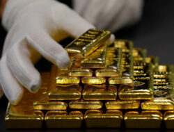 Setelah Terpukul Dua Hari, Harga Emas Bangkit dan Kembali Mendekati Rekor