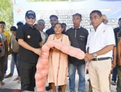 Bupati Kupang Dorong Transformasi Ekonomi Pesisir Melalui Bantuan Budidaya Rumput Laut di Sulamu