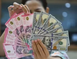 Rupiah Masih Tertekan, Dolar AS Ditutup Menguat ke Rp17.695