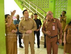 Wali Kota Kupang Tinjau SMP Negeri 2, Plafon Rusak Segera Diperbaiki